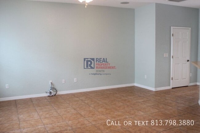 Foto del edificio - 1415 Summergate Dr