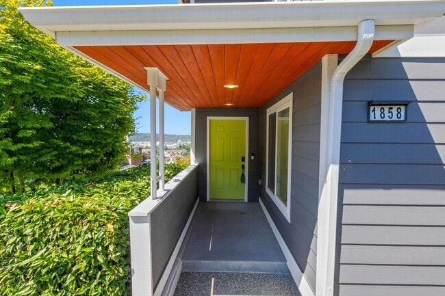 Building Photo - 3Bd/3Ba Seattle House