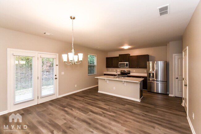 Foto del edificio - 828 Lake Chase