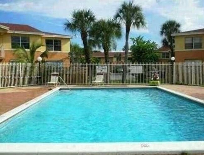 Foto del edificio - 4640 NW 79th Ave