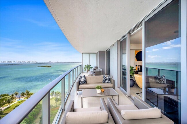 Foto del edificio - 488 NE 18th St