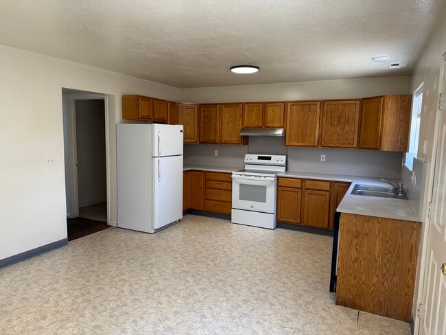 Building Photo - 1376 N 260 W