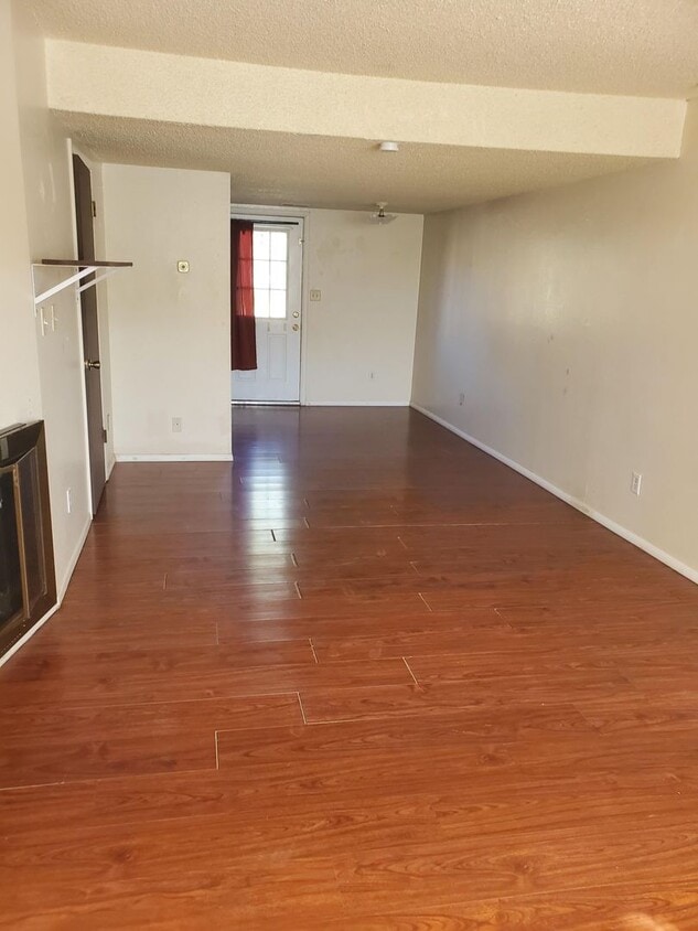 Building Photo - 2Bed, 1.5Bath Two Story in GJ!!!