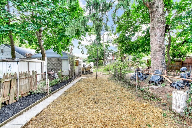 Building Photo - 3 Bedroom, 1 Bath Home - York City