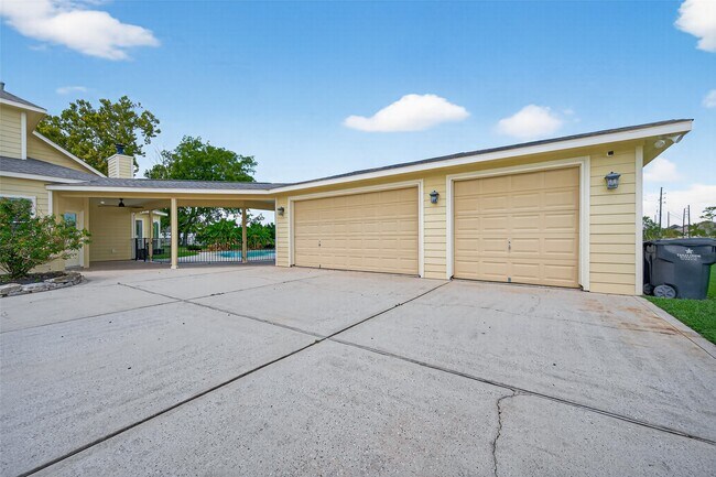 Foto del edificio - 19634 Stone Lake Dr