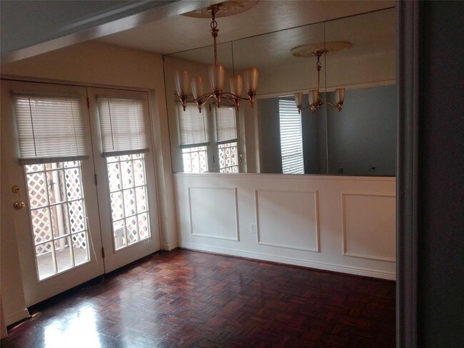 Building Photo - 15914 Club Crest Dr