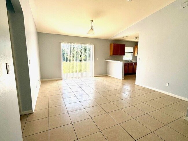 Building Photo - AVAILABLE NOW!! CALL TO SCHEDULE SHOWING!!