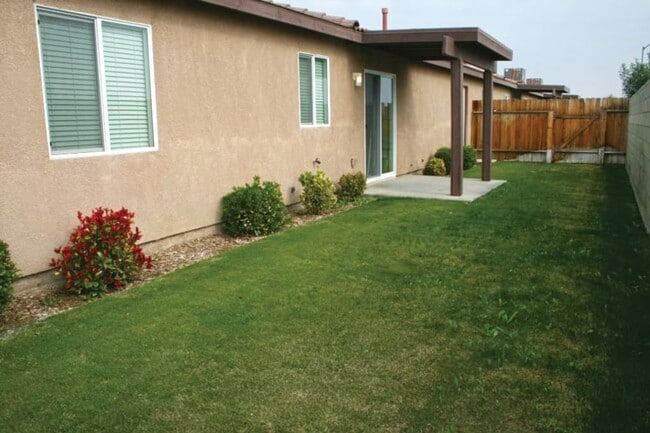 Building Photo - Tyner Ranch Townhomes