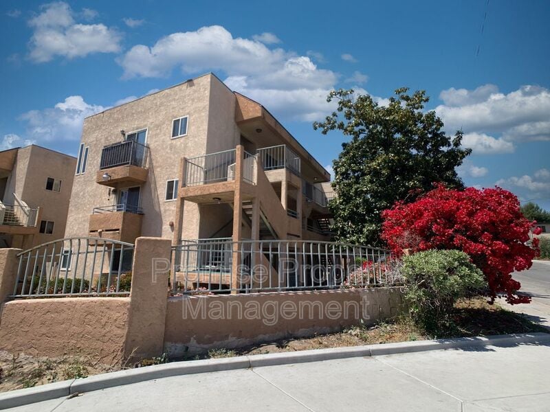 Primary Photo - 540 65th St