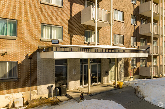 Building Photo - Habitat du Lac Leamy