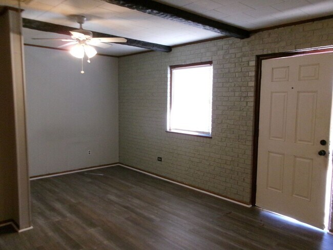 Building Photo - 1 ROOM-Small Studio House (with kitchen an...
