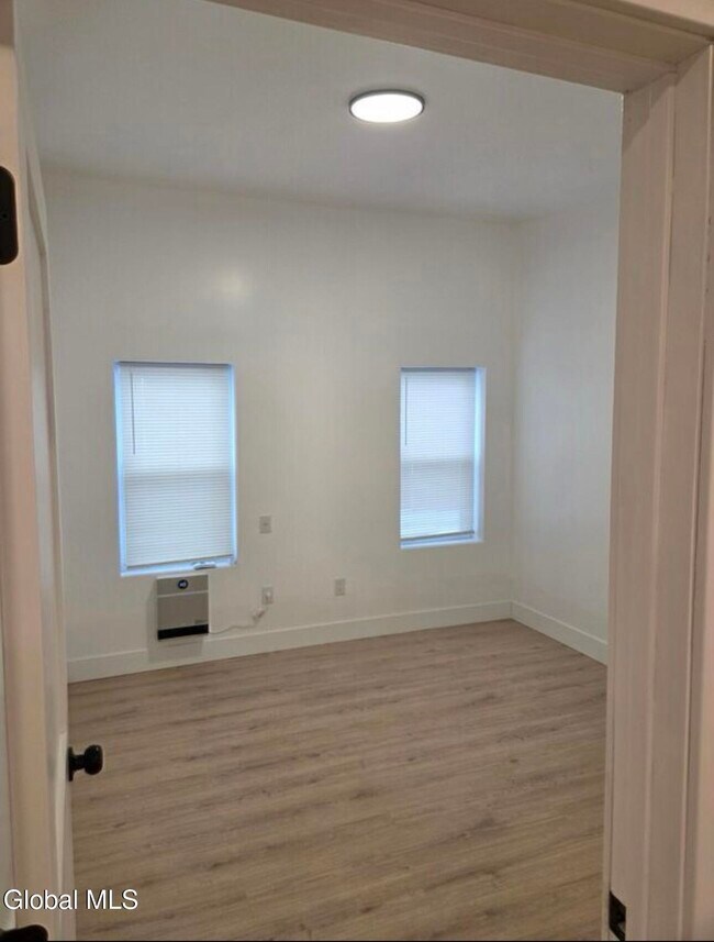 Foto del edificio - 31 Van Zandt St