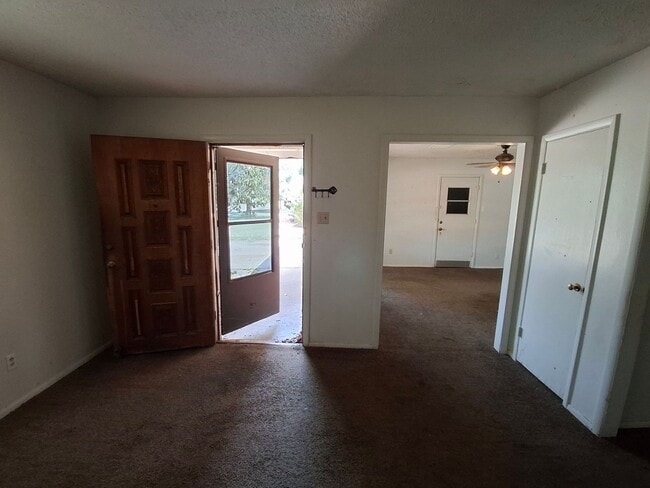 Foto del edificio - 1425 Mimosa Dr