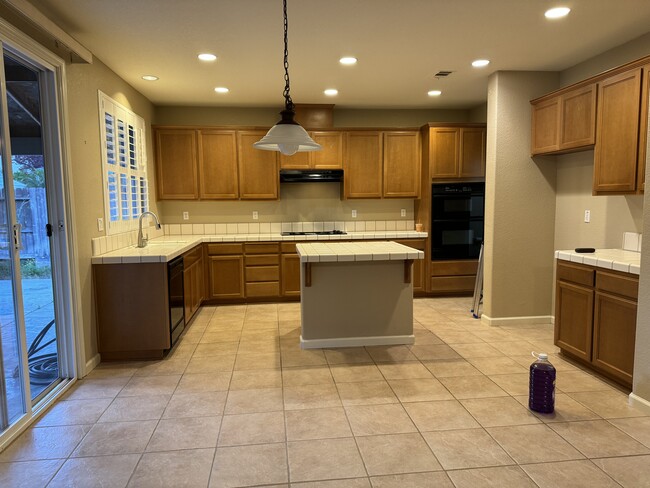 Kitchen - 5019 Gold River Ct