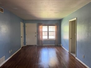 Building Photo - 2108 Marshall Dr