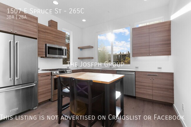 Building Photo - 3 bed/2 bath with rooftop deck overlooking...