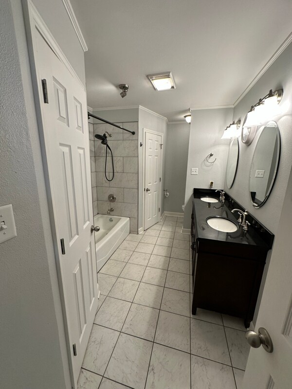 Building Photo - 18304 Autumn View Dr