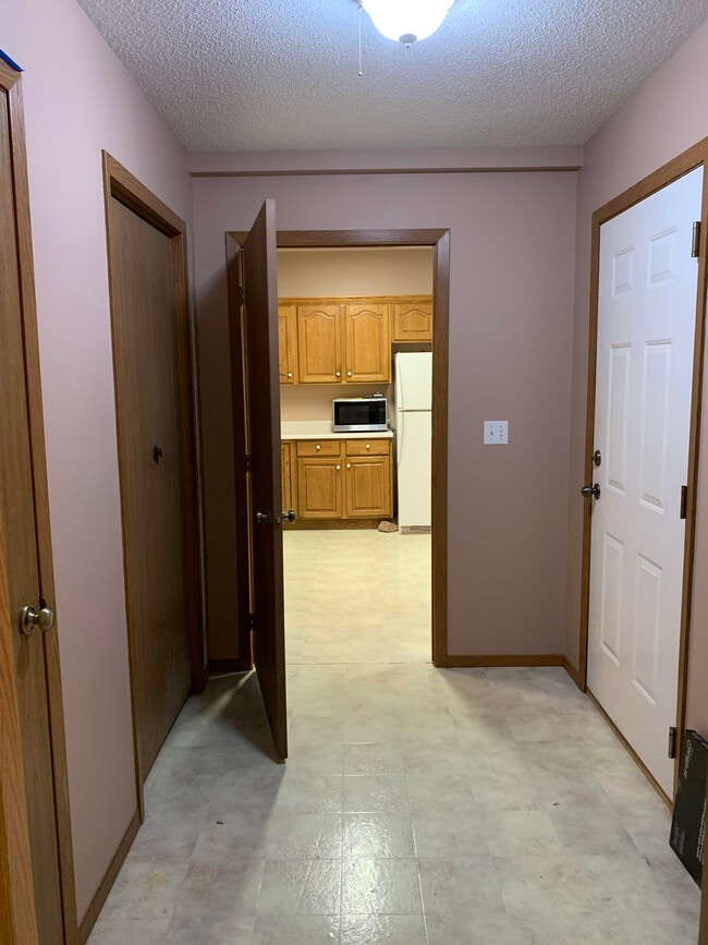Second Enterance - 2717 E Pioneer Trl
