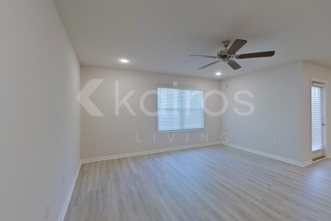 Foto del edificio - 301 Monarch Ln