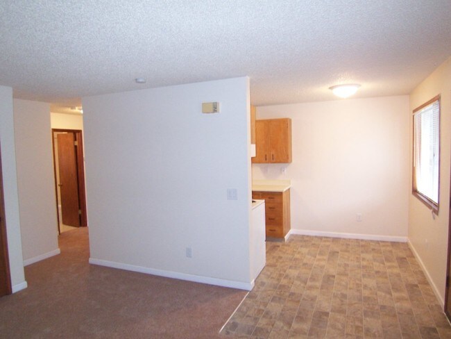 Building Photo - Apartment in Redmond