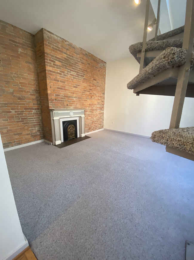 Living Rm - 2638 Bellevue Ave