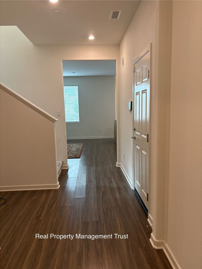 Building Photo - Meticulously Cared for Condo for Rent