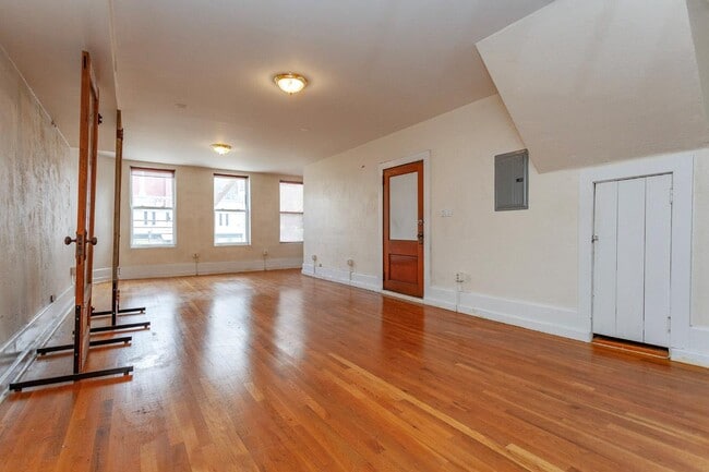Building Photo - 14 S Division St