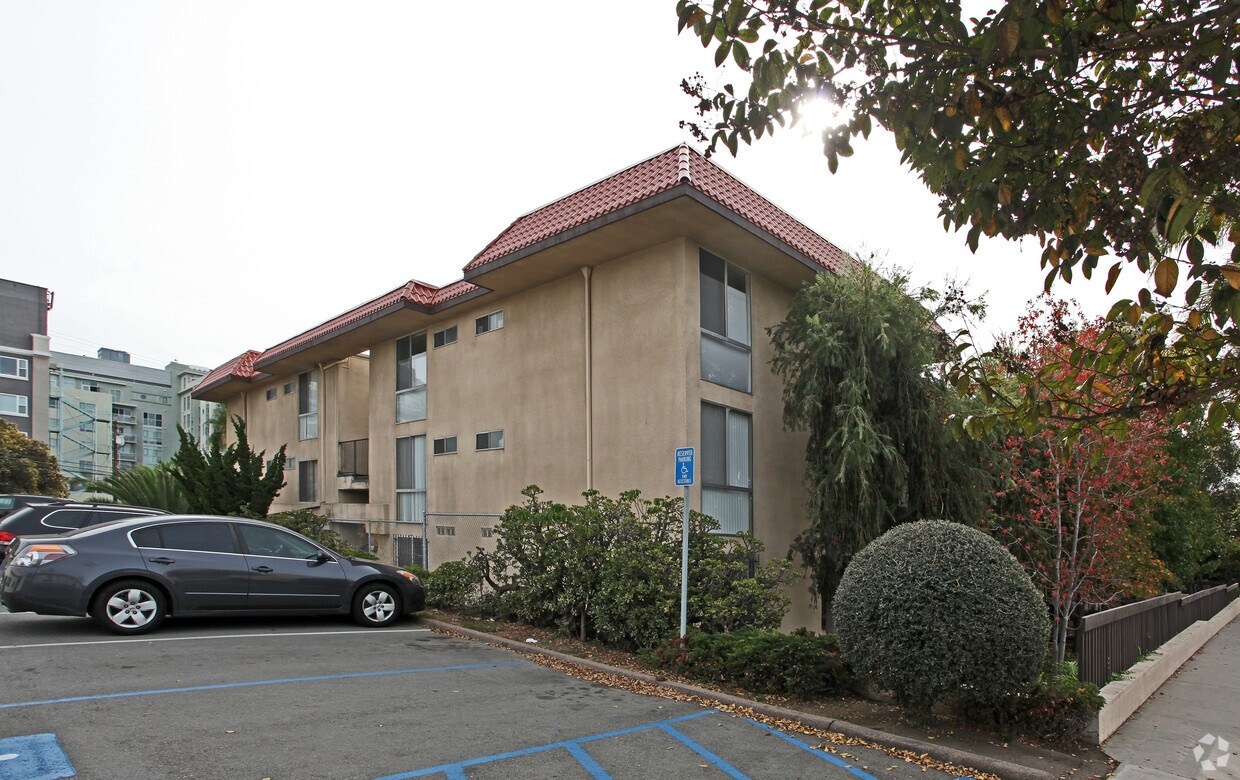 Primary Photo - Loma Cresta