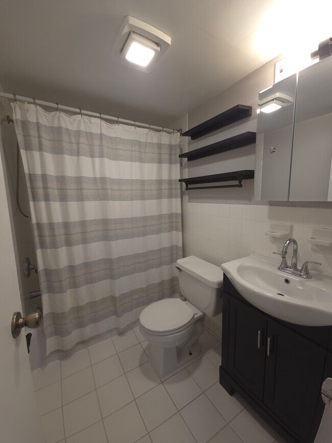 Building Photo - 5201 Duke St