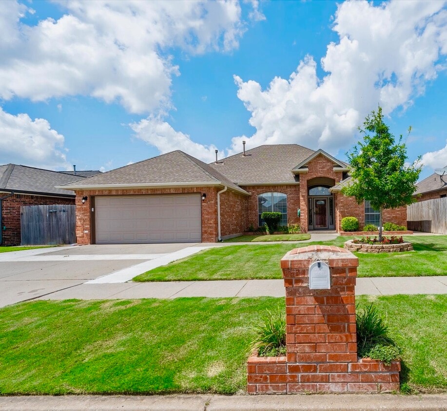 Front of Home - 541 SW 154th Ct