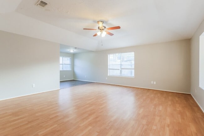 Foto del edificio - 4306 Owens Creek Ln