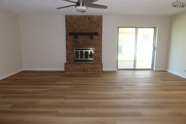 Foto del edificio - 2314 Randolph Dr