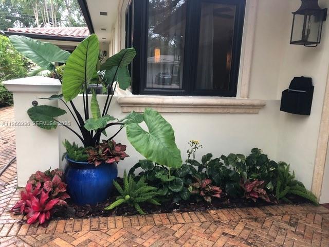 Foto del edificio - 721 Tibidabo Ave