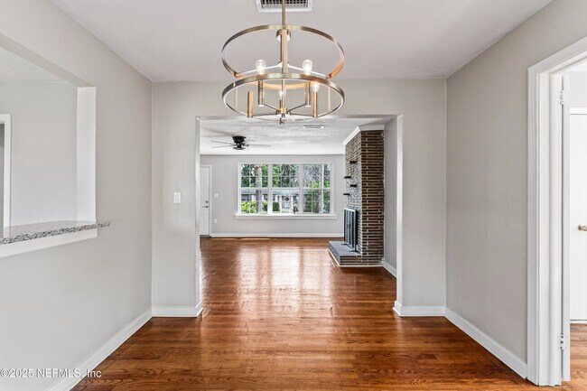 Foto del edificio - 1614 Clemson Rd