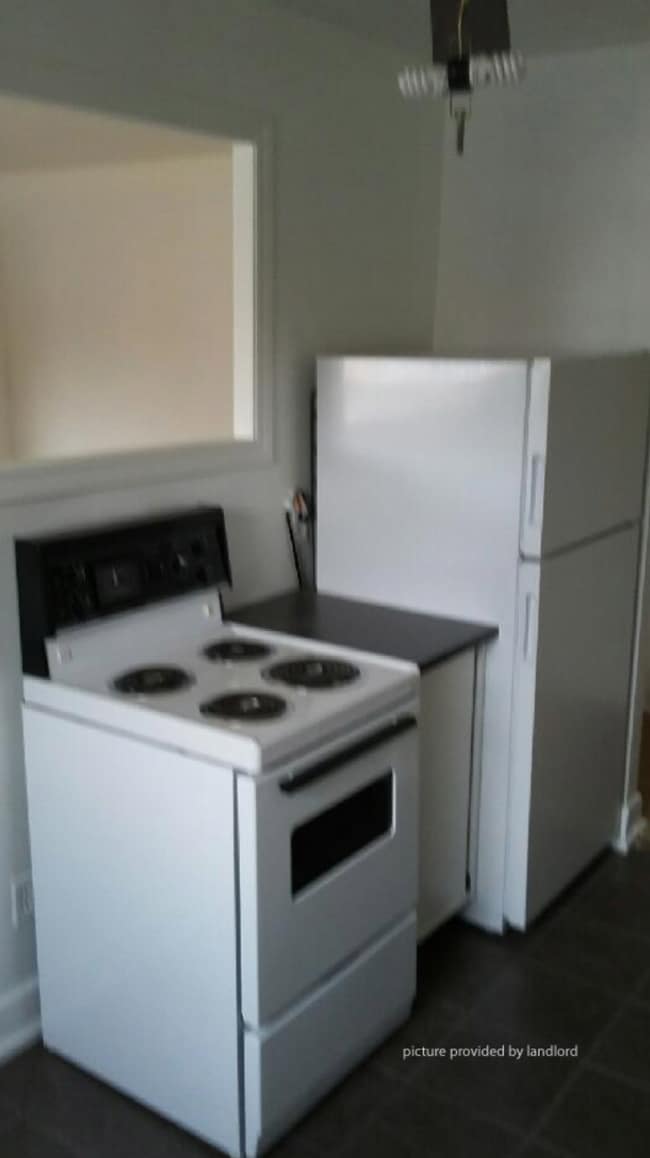 Building Photo - 1 Bedroom Apartment located along The King...