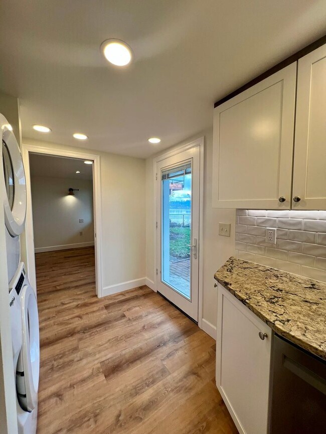 Foto del edificio - Private Waterfront Apartment