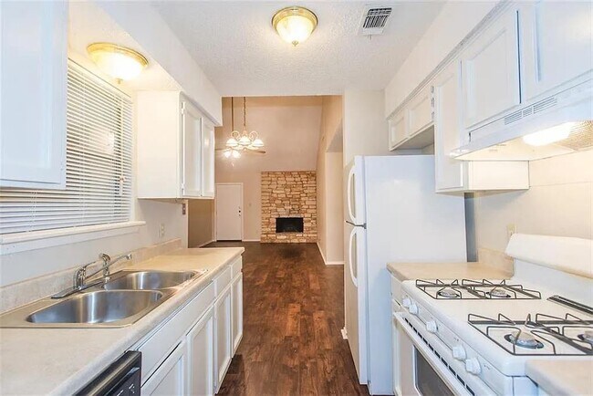 Building Photo - 5401 Brompton Cir