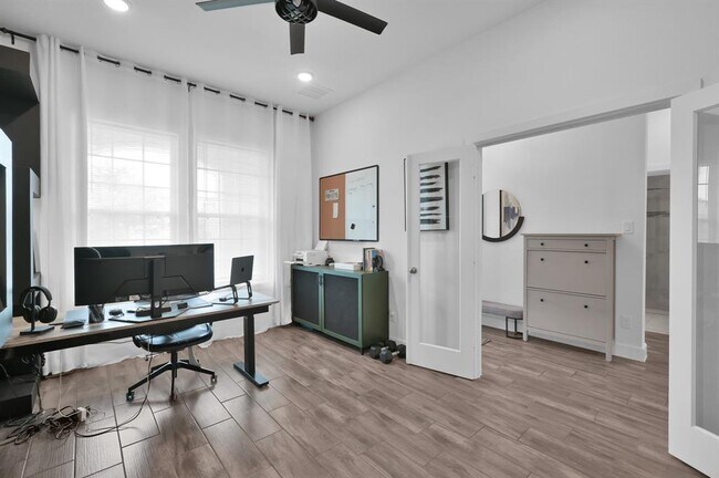 Building Photo - 2807 Kingly Pne Trl