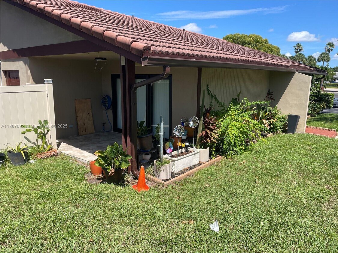 Foto principal - 5002 Sheridan St