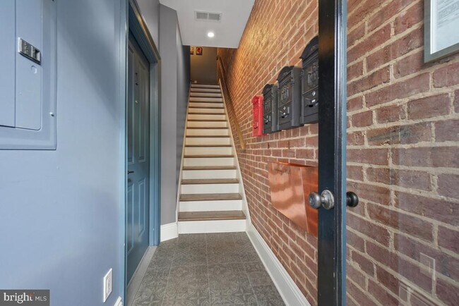 Building Photo - 416 A St SE