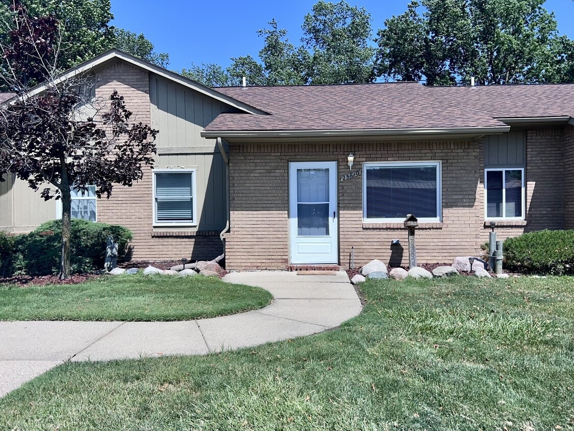 Primary Photo - 25810 Lira Ln