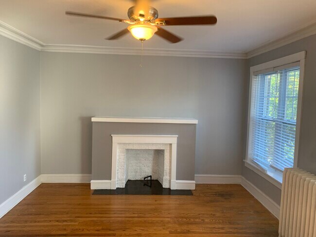 Living Room - 6442 N Bosworth Ave