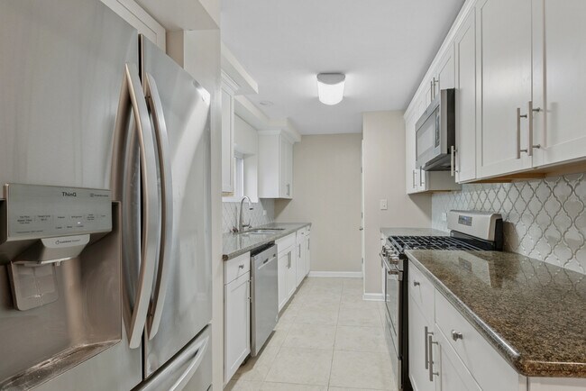 Building Photo - 9127 S Essex Ave