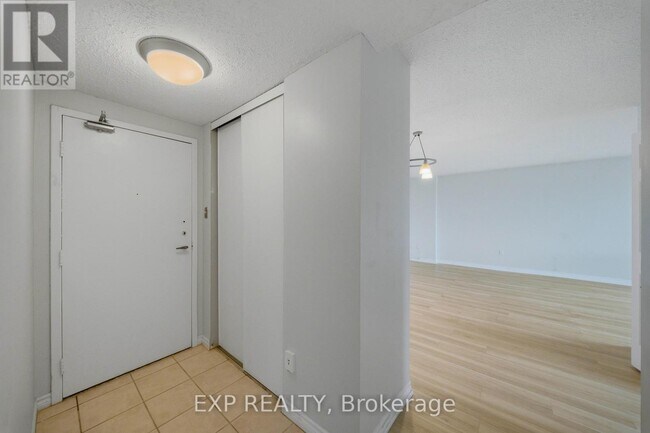Photo du bâtiment - 530 Laurier Ave W