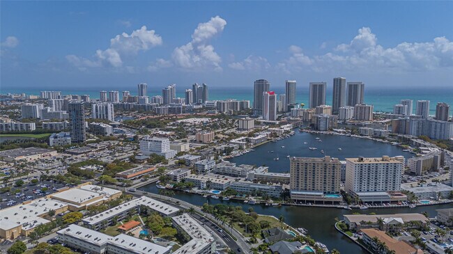 Foto del edificio - 468 Golden Isles Dr