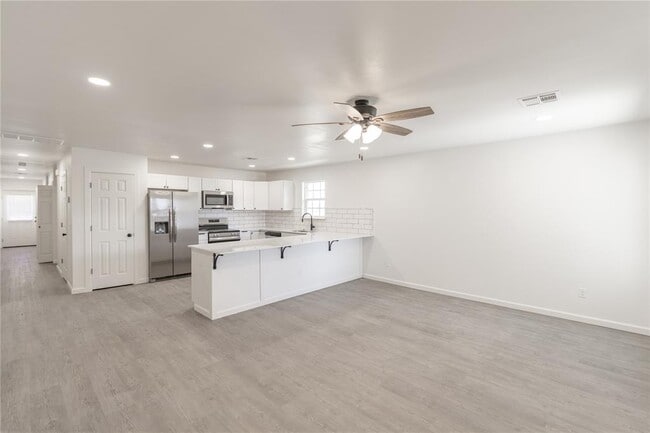 Building Photo - 785 NE 4th St