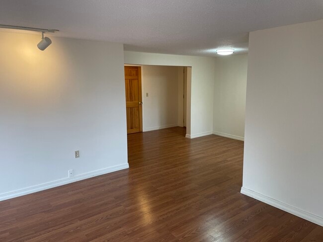 Building Photo - 834 State St