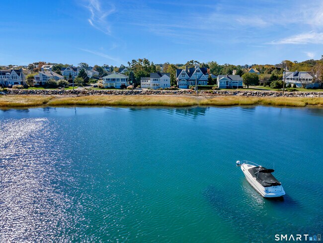 Foto del edificio - 42 Harbor Rd