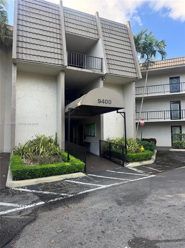 Foto del edificio - 9400 Lime Bay Blvd