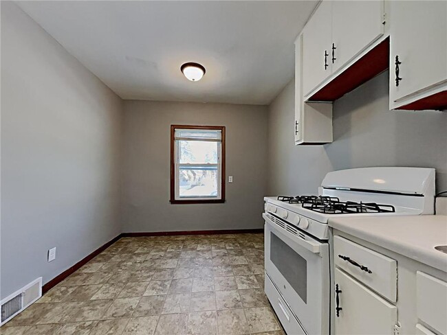 Foto del edificio - 1946 Cottage Ave E